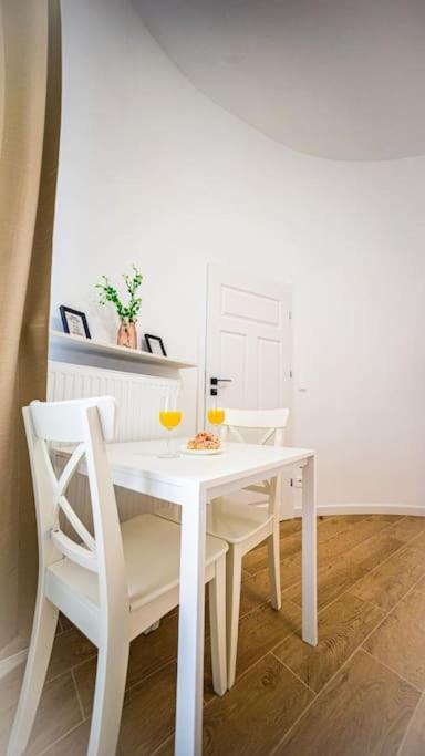 Lovely Apartment In Варшава Экстерьер фото
