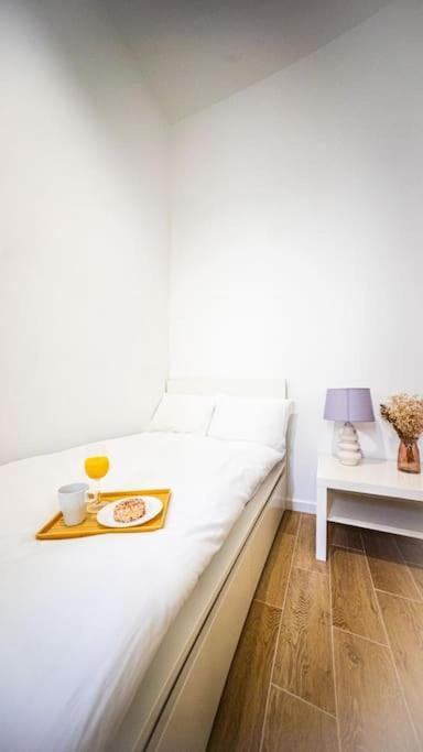 Lovely Apartment In Варшава Экстерьер фото