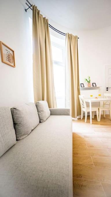 Lovely Apartment In Варшава Экстерьер фото