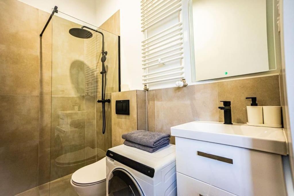 Lovely Apartment In Варшава Экстерьер фото