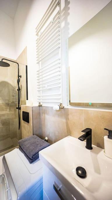 Lovely Apartment In Варшава Экстерьер фото